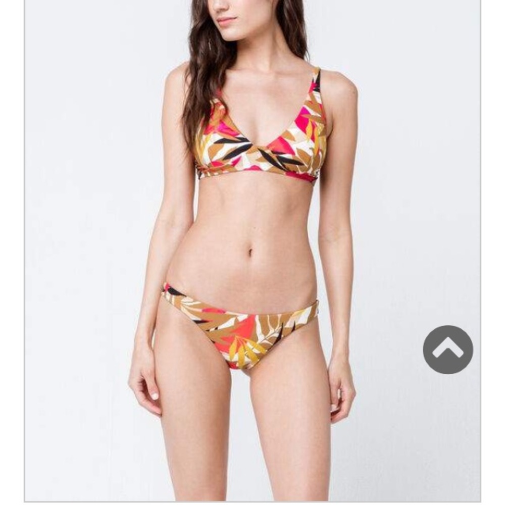Billabong bikini top + super cheeky bottom